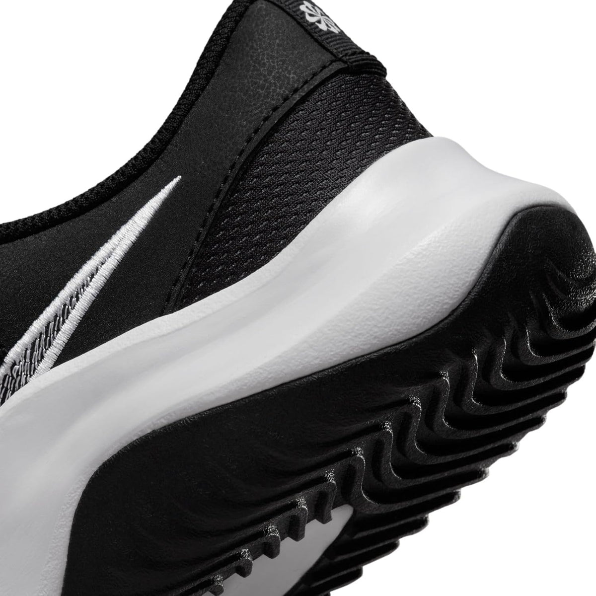 Nike - Legend Essential 3 - - Color: Black - Size:
